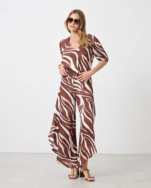 Trouser asymmetrical side-null