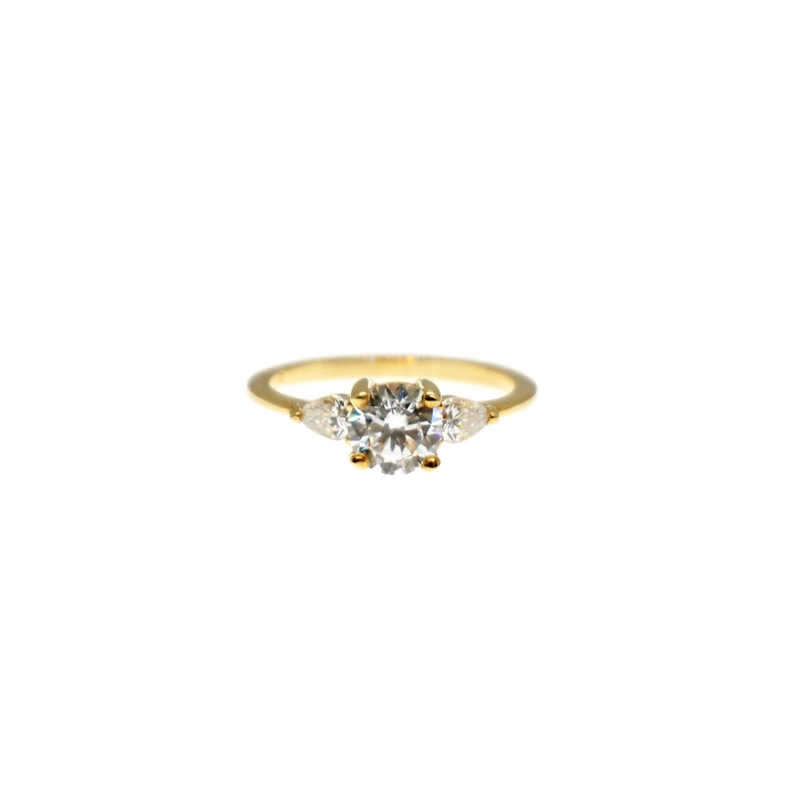 9ct yellow gold ring three stones cushion cut - 7(47)-null
