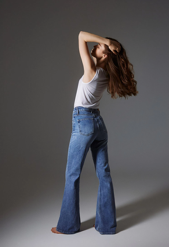 High-waisted flared jeans-null