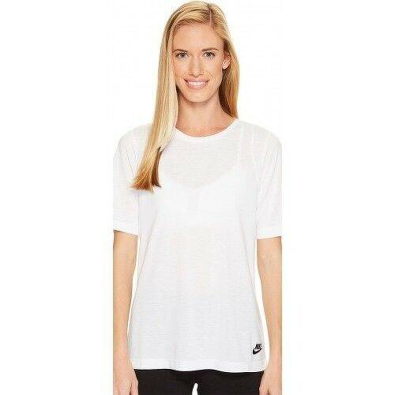 Women sportswear essential top image number null