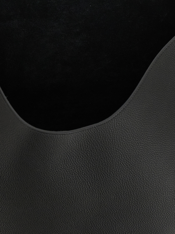 Black calfskin tote bag-null