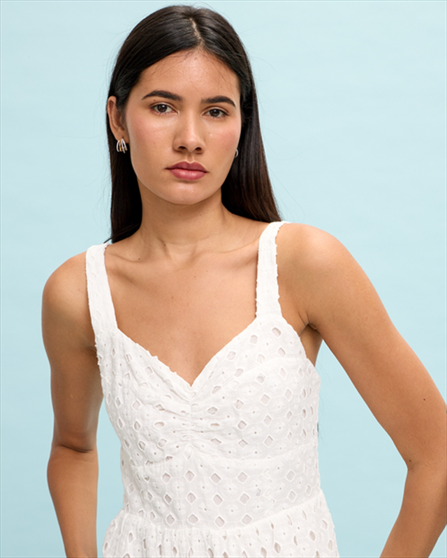 Long tiried dress cutwork-null