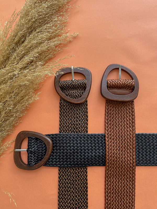 Wooven belt with wooden buckle brown/black image number null