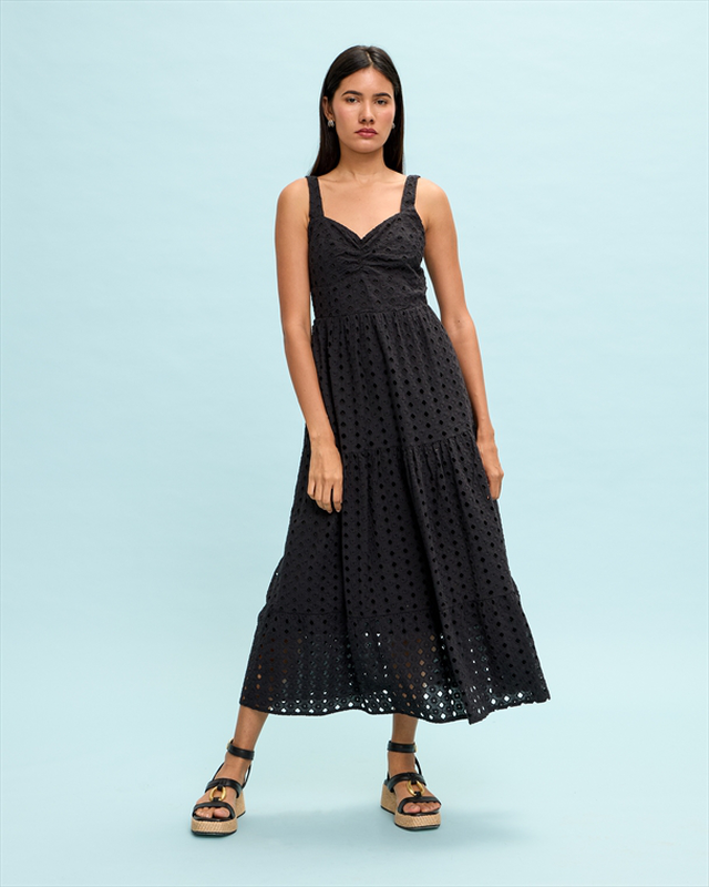 Long tiried dress cutwork-null