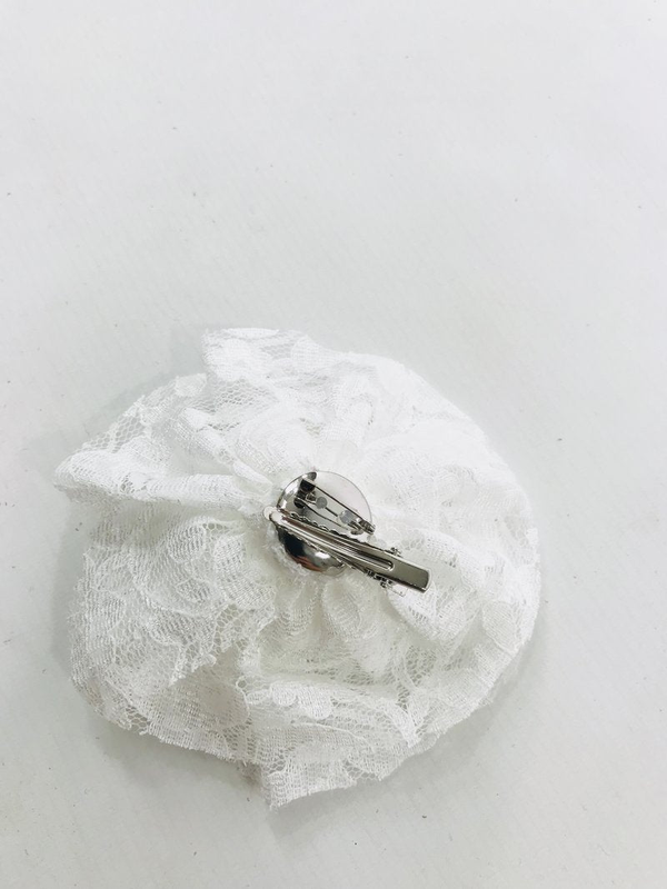 Dolly by le petit tom &reg; lacy hair rosette/ broach off-white-null