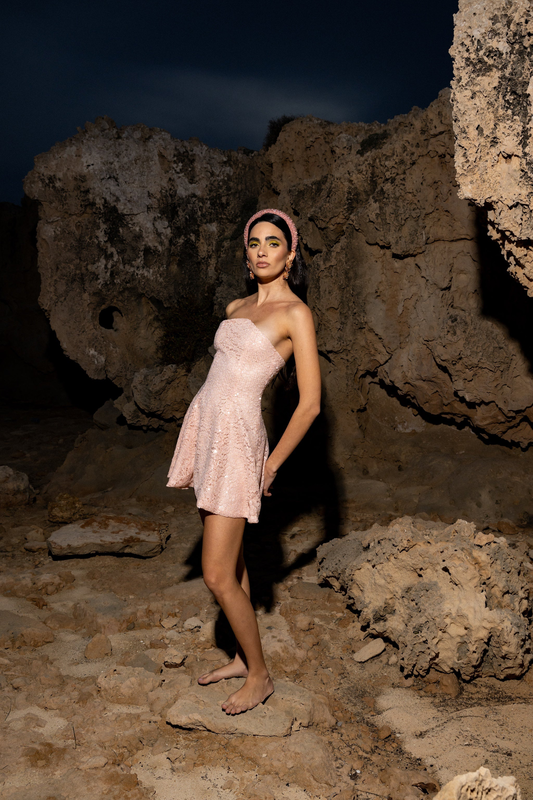 &ldquo;ariana&rdquo;-null