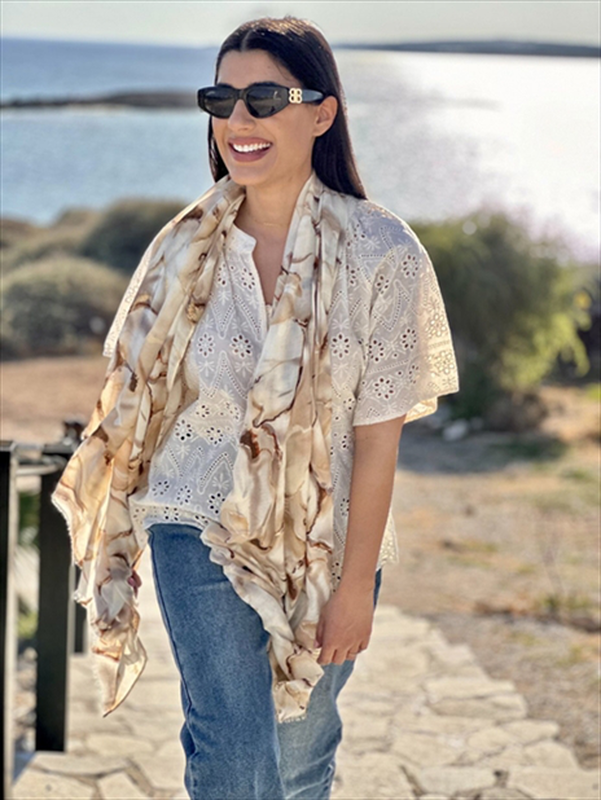 Lightweight scarf image number null