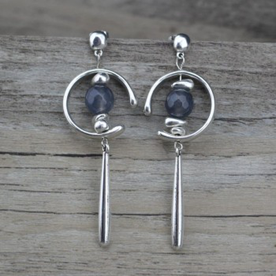 Women's pair of earrings
