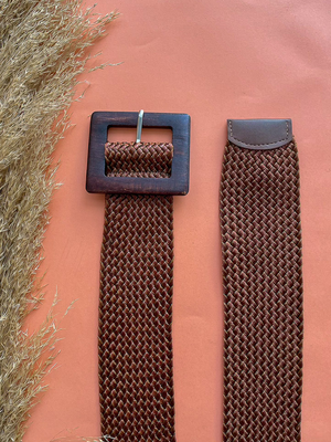 Wooven belt with wooden buckle brown