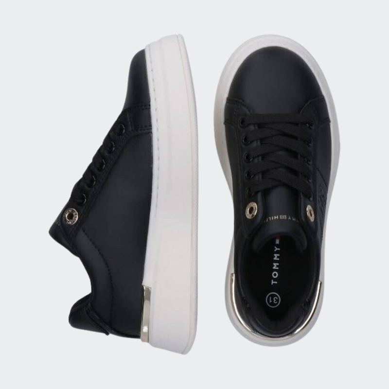 Low cut lace-up sneaker-null
