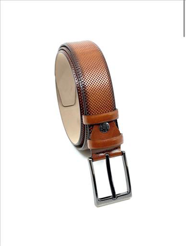 Leather belt with matte gunmetal hardware-null