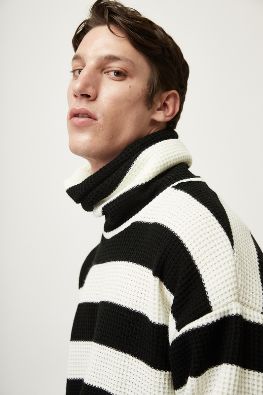 Product image: Stefan the bee hive turtleneck knitwear-null