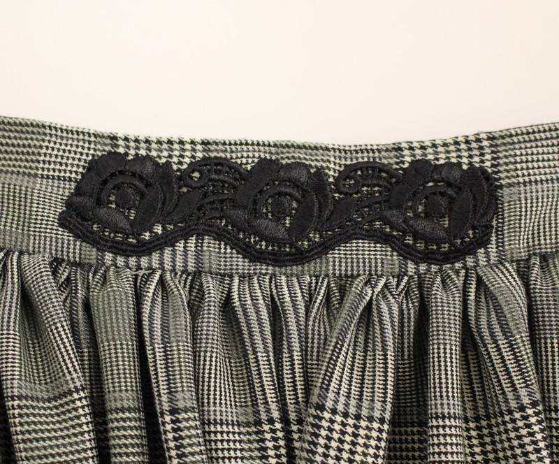 Gray checkered wool shorts skirt-null