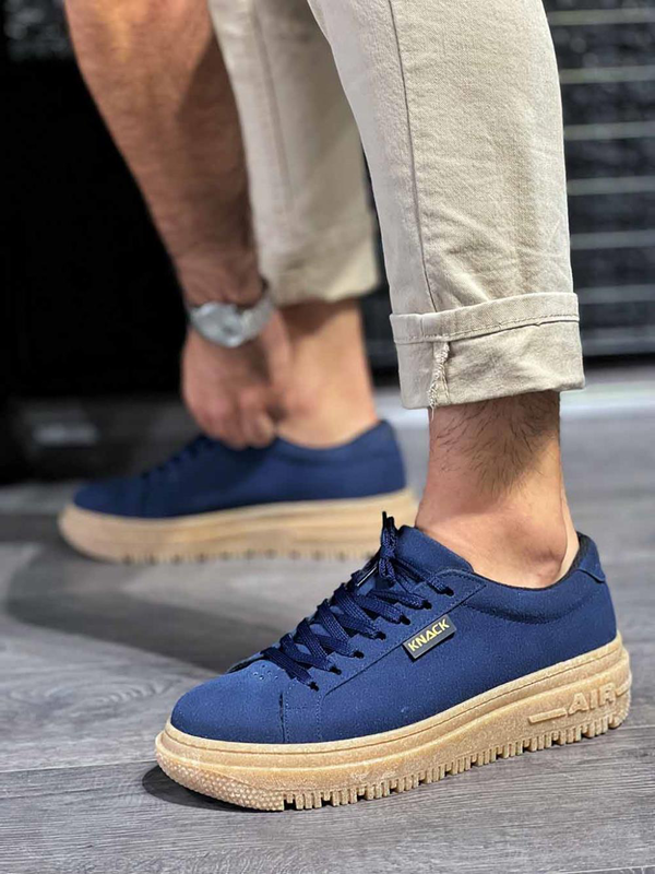 Monochrome chunky sole sneakers image number null
