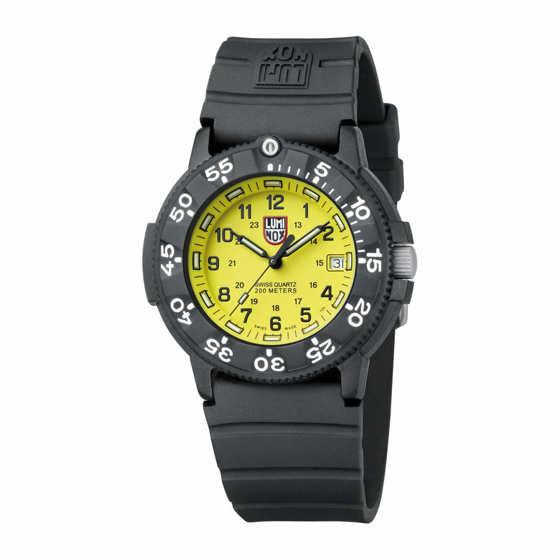 Black rubber sport watch-null