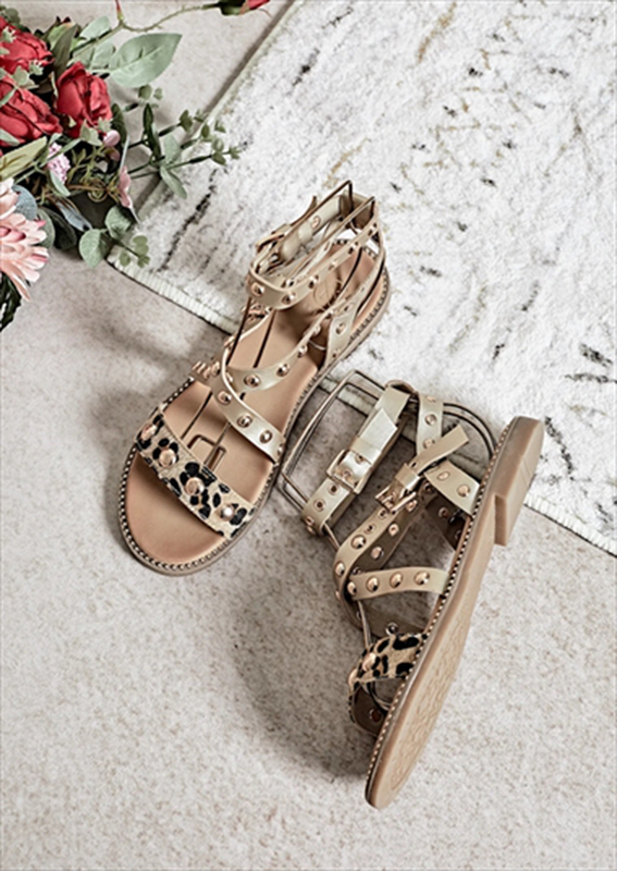 Flat sandals studded-null