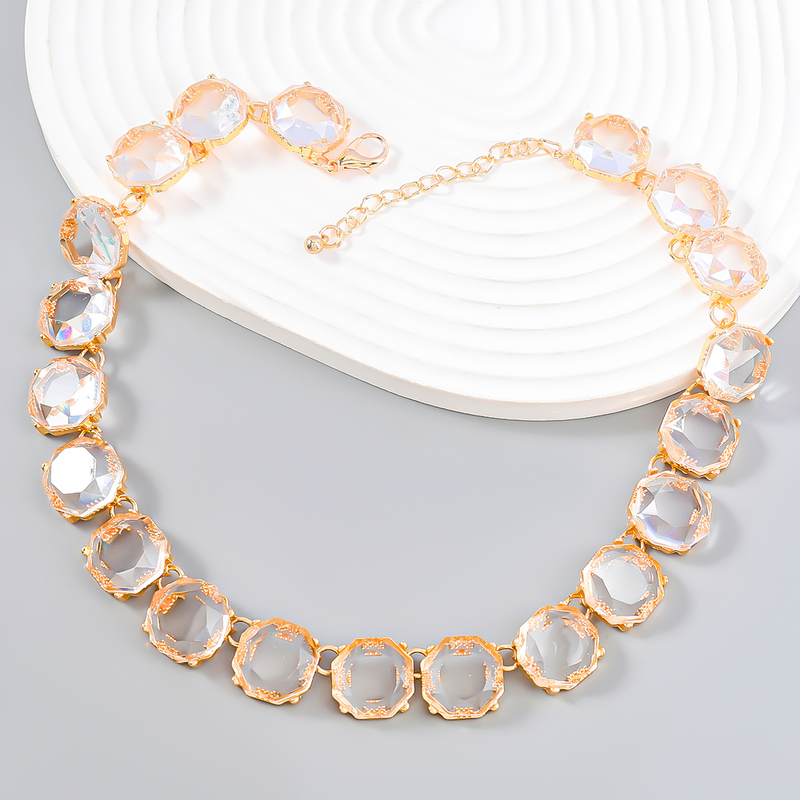 Necklace with clear stones image number null