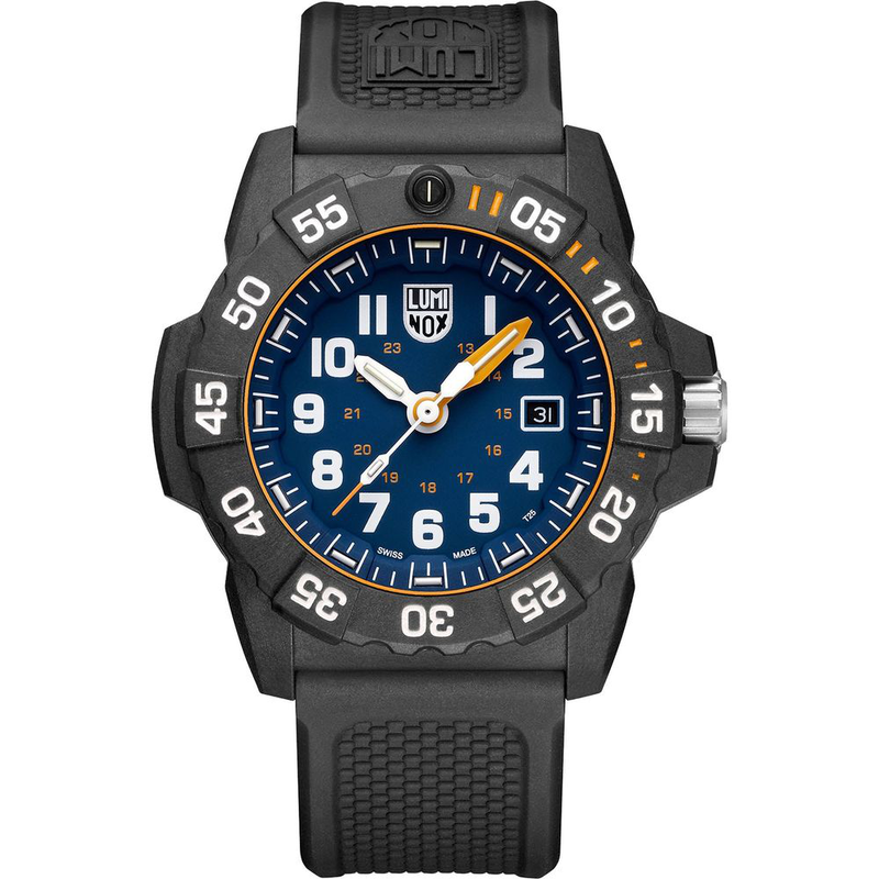 Black rubber sport watch-null