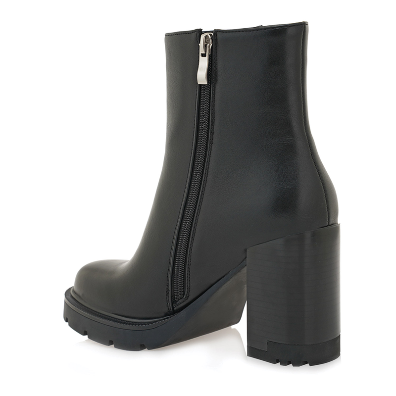 Seven &gamma;&upsilon;&nu;&alpha;&iota;&kappa;&epsilon;ί&omicron; &mu;&pi;&omicron;&tau;ά&kappa;&iota;-null