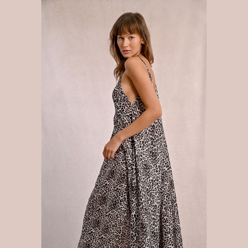 Long flowing dress, leopard print-null