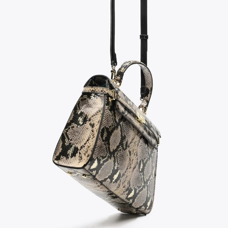 Axel handbag image number null