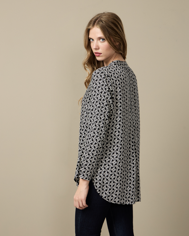Blouse printed image number null