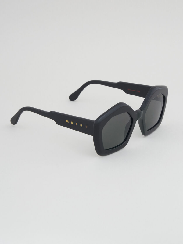 Product image: Laughing waters black-null