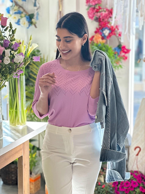 Lightweight knit sweater image number null