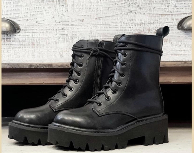 Colors of california woman boots-null
