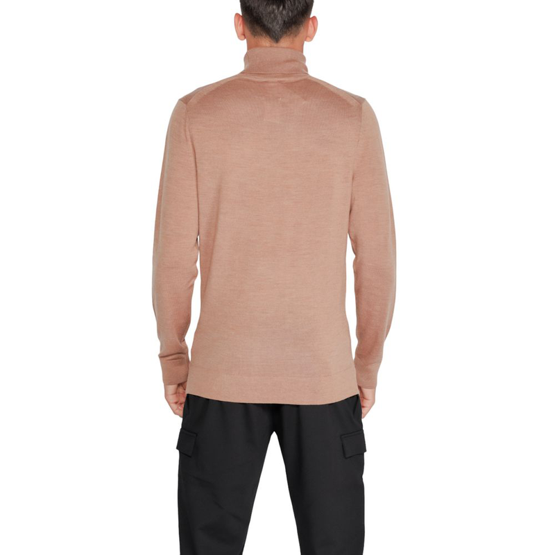 Beige wool turtleneck-null