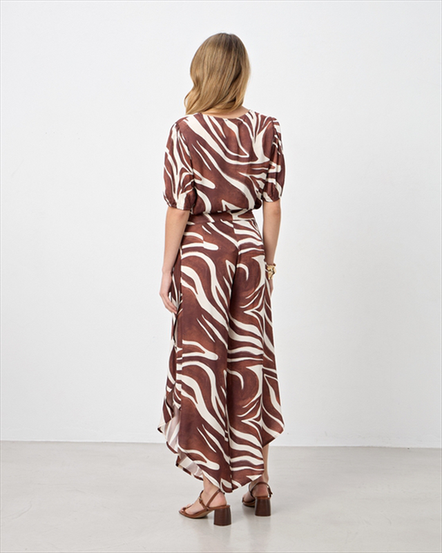 Trouser asymmetrical side-null