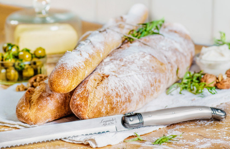 Laguiole premium line bread knife pearl packed in a wooden baquette cutting board
1.5 mm thick blade, , medium image number null