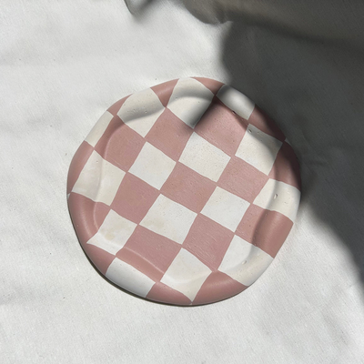 Checkered cloud shape tray