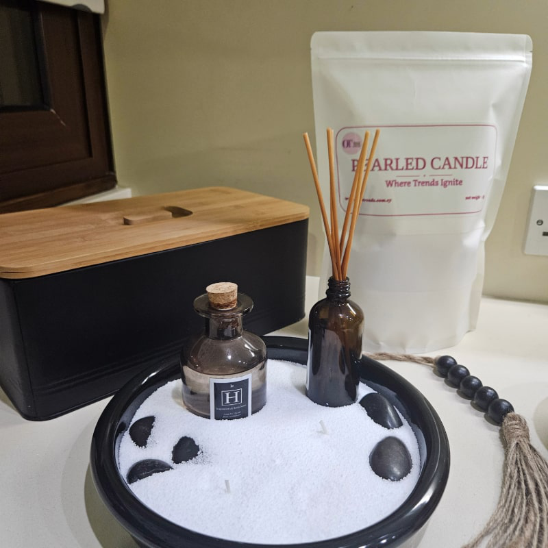 &Epsilon;&pi;&alpha;&nu;&alpha;&gamma;&epsilon;&mu;&iota;&zeta;ό&mu;&epsilon;&nu;&eta; ά&mu;&mu;&omicron;&sigmaf; &kappa;&epsilon;&rho;&iota;oύ &mu;&epsilon; &phi;&upsilon;&tau;ί&lambda;&iota;&alpha; - pearled candles-null