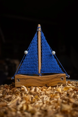 &Kappa;&alpha;&rho;&alpha;&beta;&iota; &xi;&upsilon;&lambda;&omicron; &epsilon;&lambda;&iota;&alpha;&sigmaf; &mu;&epsilon; &pi;&lambda;&epsilon;&kappa;&tau;&alpha; &pi;&alpha;&nu;&iota;&alpha; &mu;&pi;&lambda;&epsilon;, Blue, medium