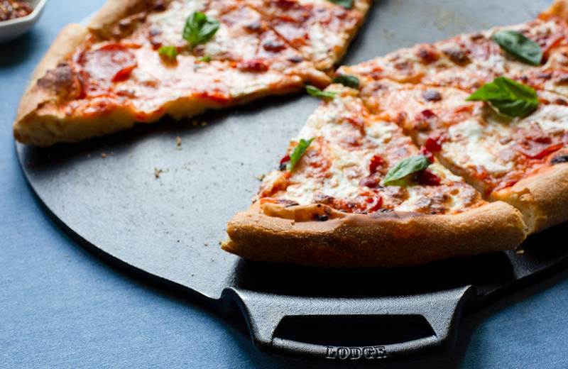 Product image: Lodge cast iron pizza/baking pan with handles (38,1 cm), , medium-null