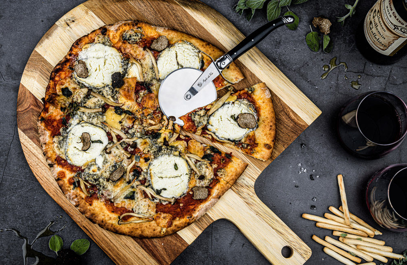 Laguiole premium pizza cutter black with serving board, , medium image number null