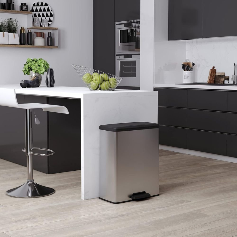 Product image: Curver deco κάδος απορριμμάτων 65l με πεντάλ, ασημί, με soft close & anti-fingerprint επένδυση, , medium-null