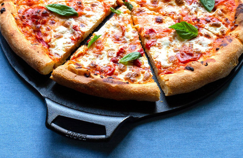 Product image: Lodge cast iron pizza/baking pan with handles (38,1 cm), , medium-null
