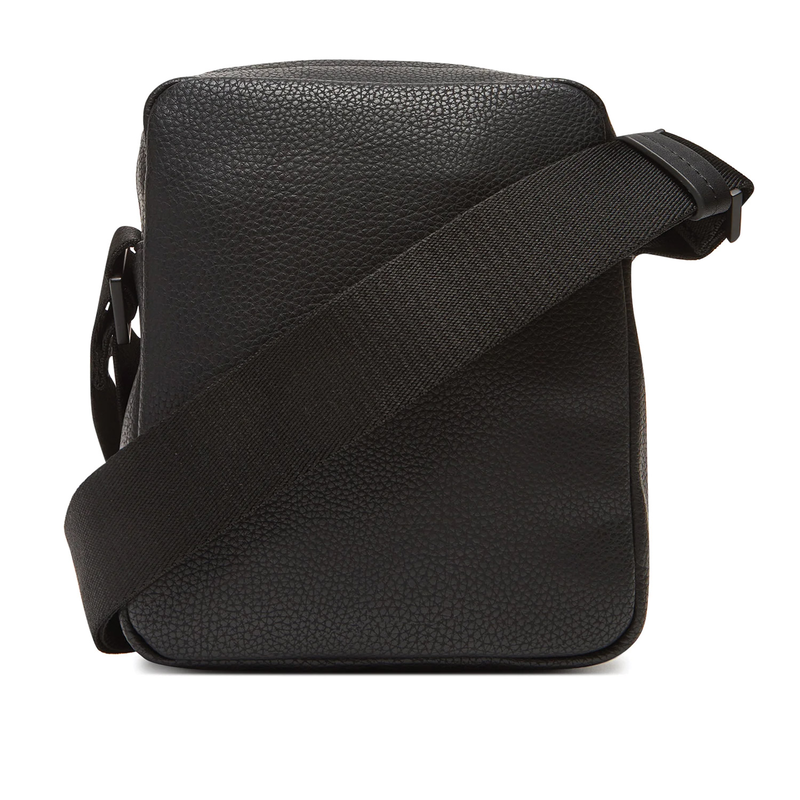 Calvin Klein &alpha;&nu;&delta;&rho;&iota;&kappa;ή &tau;&sigma;ά&nu;&tau;&alpha; &chi;&iota;&alpha;&sigma;&tau;ή-null