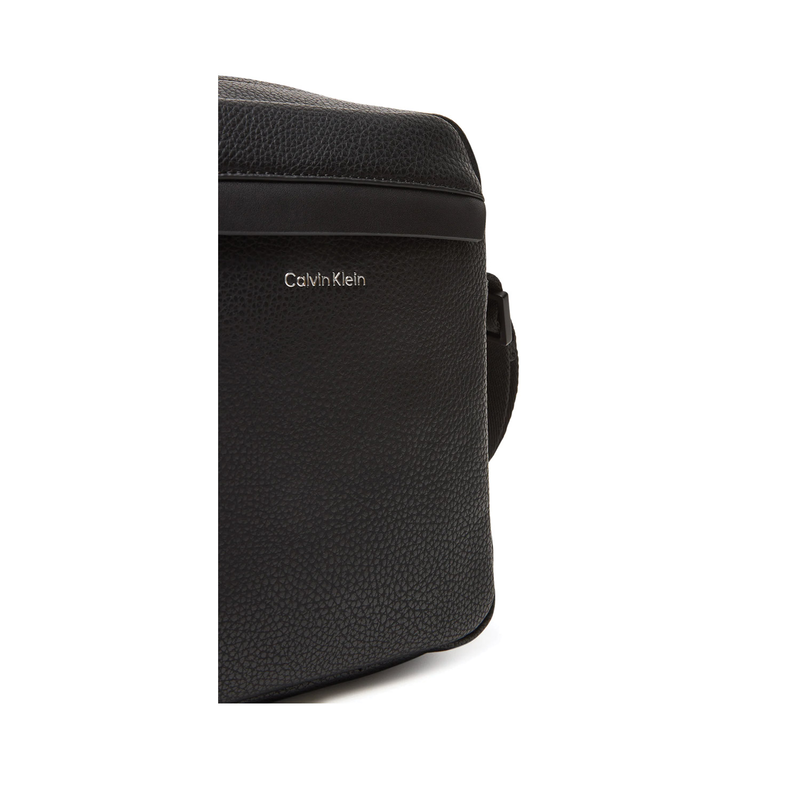 Calvin Klein &alpha;&nu;&delta;&rho;&iota;&kappa;ή &tau;&sigma;ά&nu;&tau;&alpha; &chi;&iota;&alpha;&sigma;&tau;ή-null