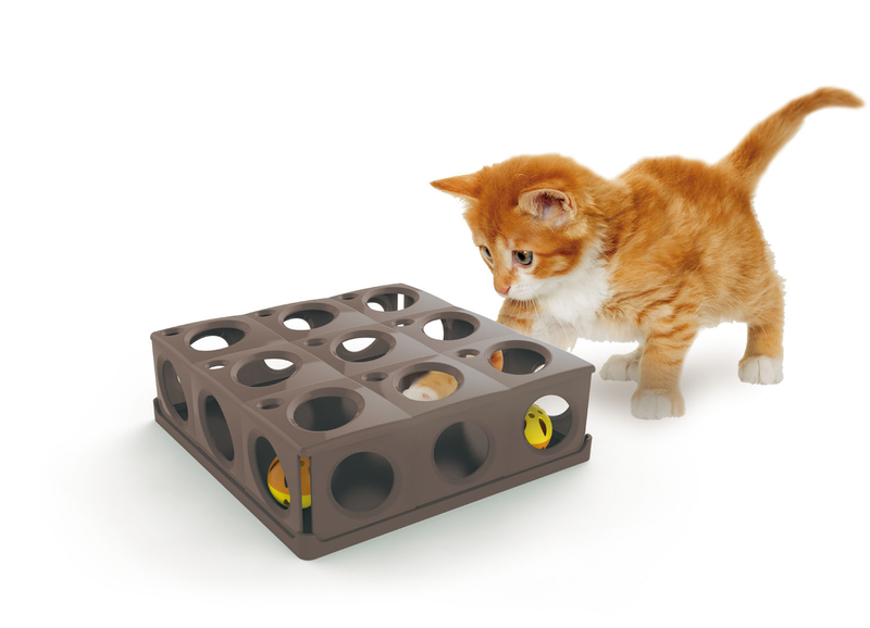 Tricky cat toy with two balls- light brown 25x25xh9cm-null
