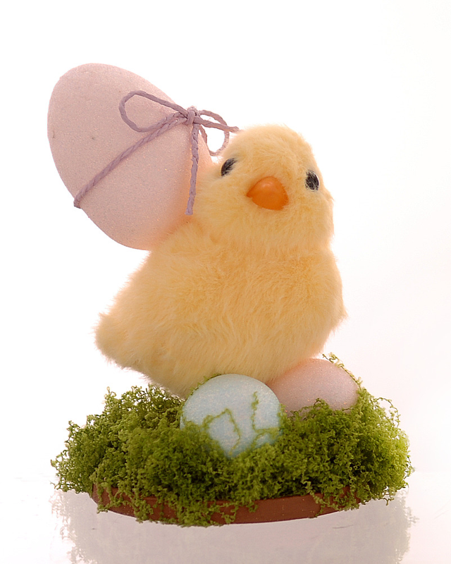 Standing chicken on wooden base with pink egg, , medium-null