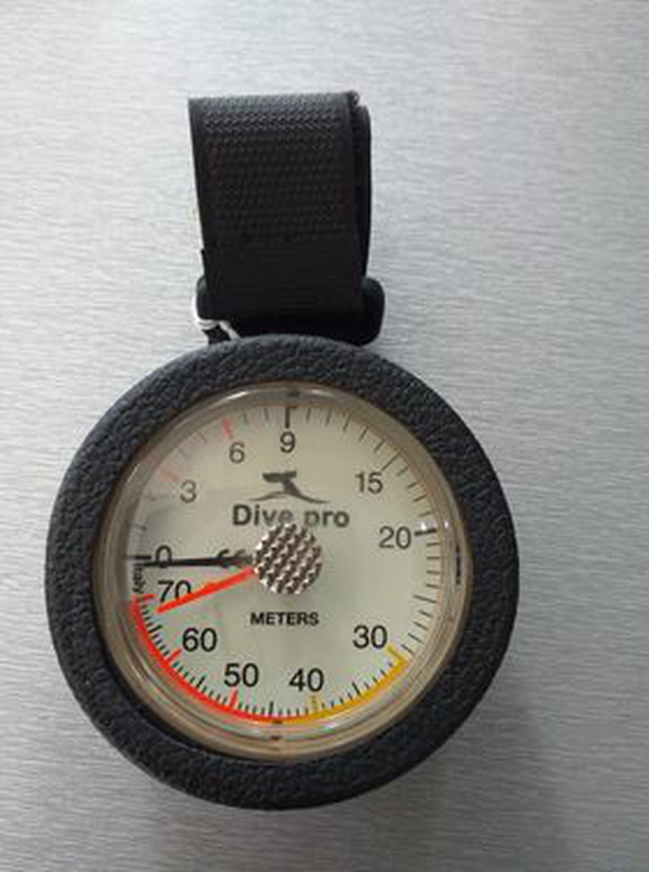 Dive pro tek depth gauge with velcro strap-null
