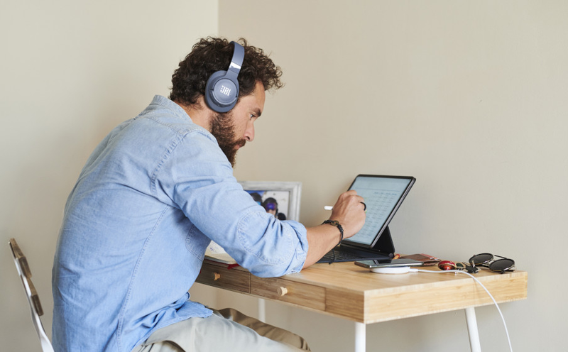 Jbl tune 760nc circumaural wireless headphones with 35 operating hrs black-null