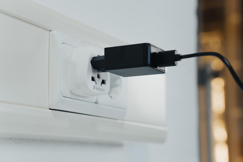 Verbatim wteu-02 - power connector adaptor - type a, type b, type c, type g, type i, type j, type l, type n (p) to type e, type f (r) - 100-250 v - 10 a - europe, , medium-null