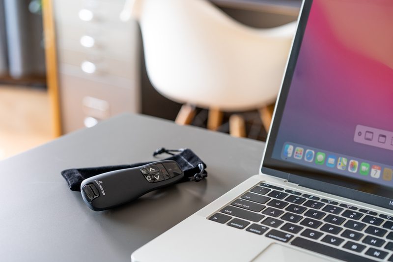 Mediarange 5-button wireless presenter with red laser pointer, , medium-null