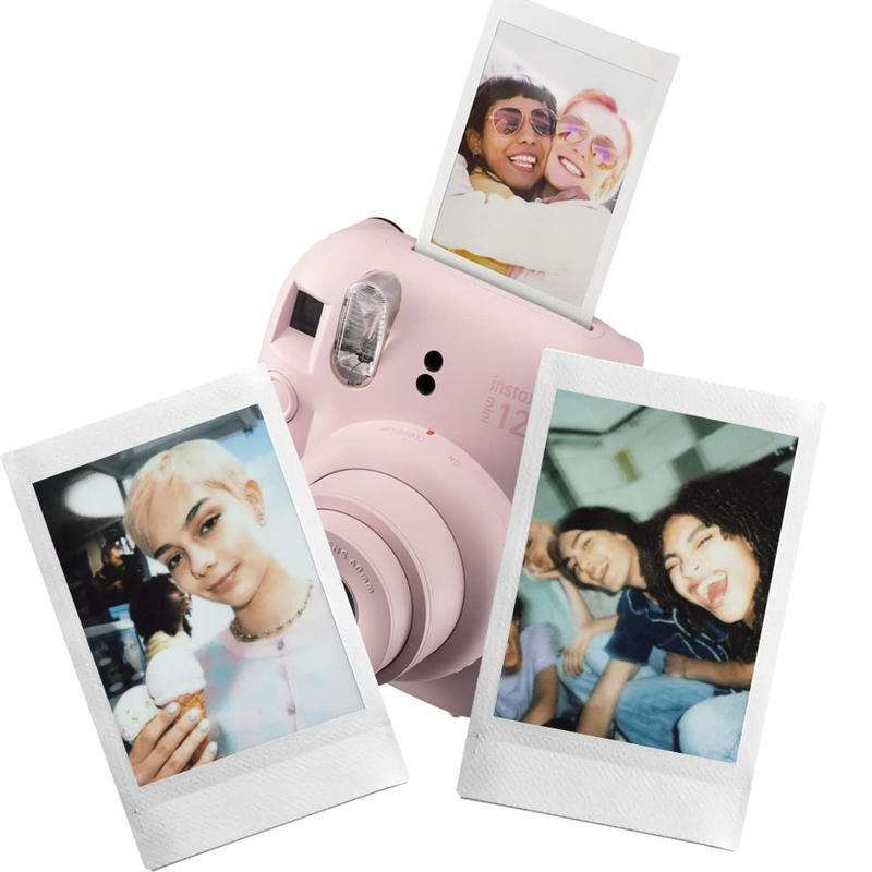 Fujifilm instax mini 12 &sigma;&tau;&iota;&gamma;&mu;&iota;&alpha;ί&alpha; &phi;&omega;&tau;&omicron;&gamma;&rho;&alpha;&phi;&iota;&kappa;ή &mu;&eta;&chi;&alpha;&nu;ή &mu;&epsilon; &alpha;&upsilon;&tau;ό&mu;&alpha;&tau;&eta; έ&kappa;&theta;&epsilon;&sigma;&eta; & &lambda;&epsilon;&iota;&tau;&omicron;&upsilon;&rho;&gamma;ί&alpha; close-up &rho;&omicron;&zeta;-null