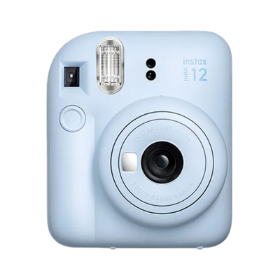 Fujifilm instax mini 12 &sigma;&tau;&iota;&gamma;&mu;&iota;&alpha;ί&alpha; &phi;&omega;&tau;&omicron;&gamma;&rho;&alpha;&phi;&iota;&kappa;ή &mu;&eta;&chi;&alpha;&nu;ή &mu;&epsilon; &alpha;&upsilon;&tau;ό&mu;&alpha;&tau;&eta; έ&kappa;&theta;&epsilon;&sigma;&eta; & &lambda;&epsilon;&iota;&tau;&omicron;&upsilon;&rho;&gamma;ί&alpha; close-up &gamma;&alpha;&lambda;ά&zeta;&iota;&omicron;, Blue, medium