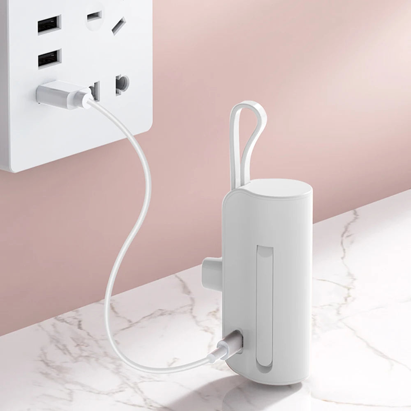 Mini power bank, capsule power phone charger 5000mAh, portable charger for Apple phones image number null